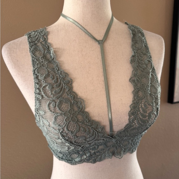 Lace bralette in dark sage - Picture 4 of 8